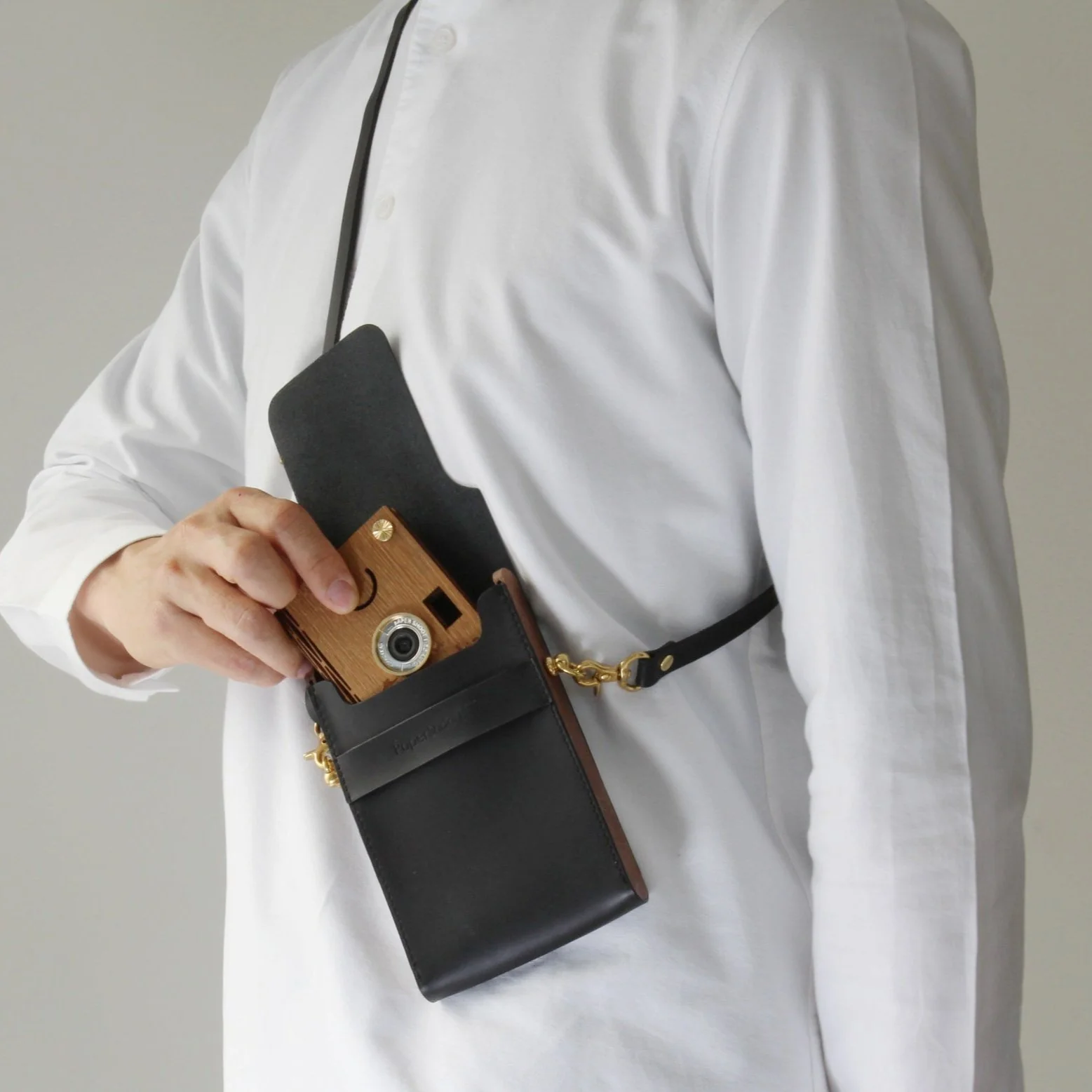 Italian Vegetable Tanned Leather Shoulder Bag - Image 3