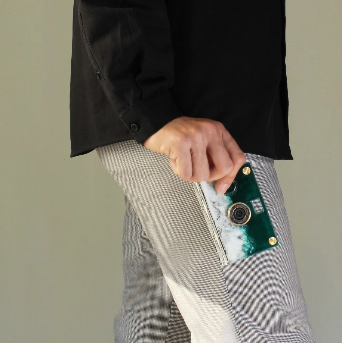 Material Essence Case - Image 8